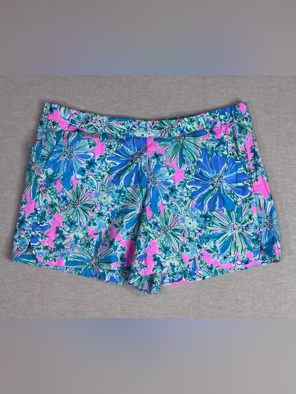 Lilly Pulitzer Floral Print Shorts M Pink Blue Signature Logo Resort Style